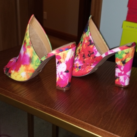 Shoes - Picture 4 of 5